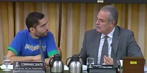 Tohil Delgado. Joven arremete en el Congreso contra el PP y la Banca