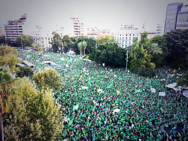 La Marea Verde desborda las calles en la mayor manifestación de la historia de Palma